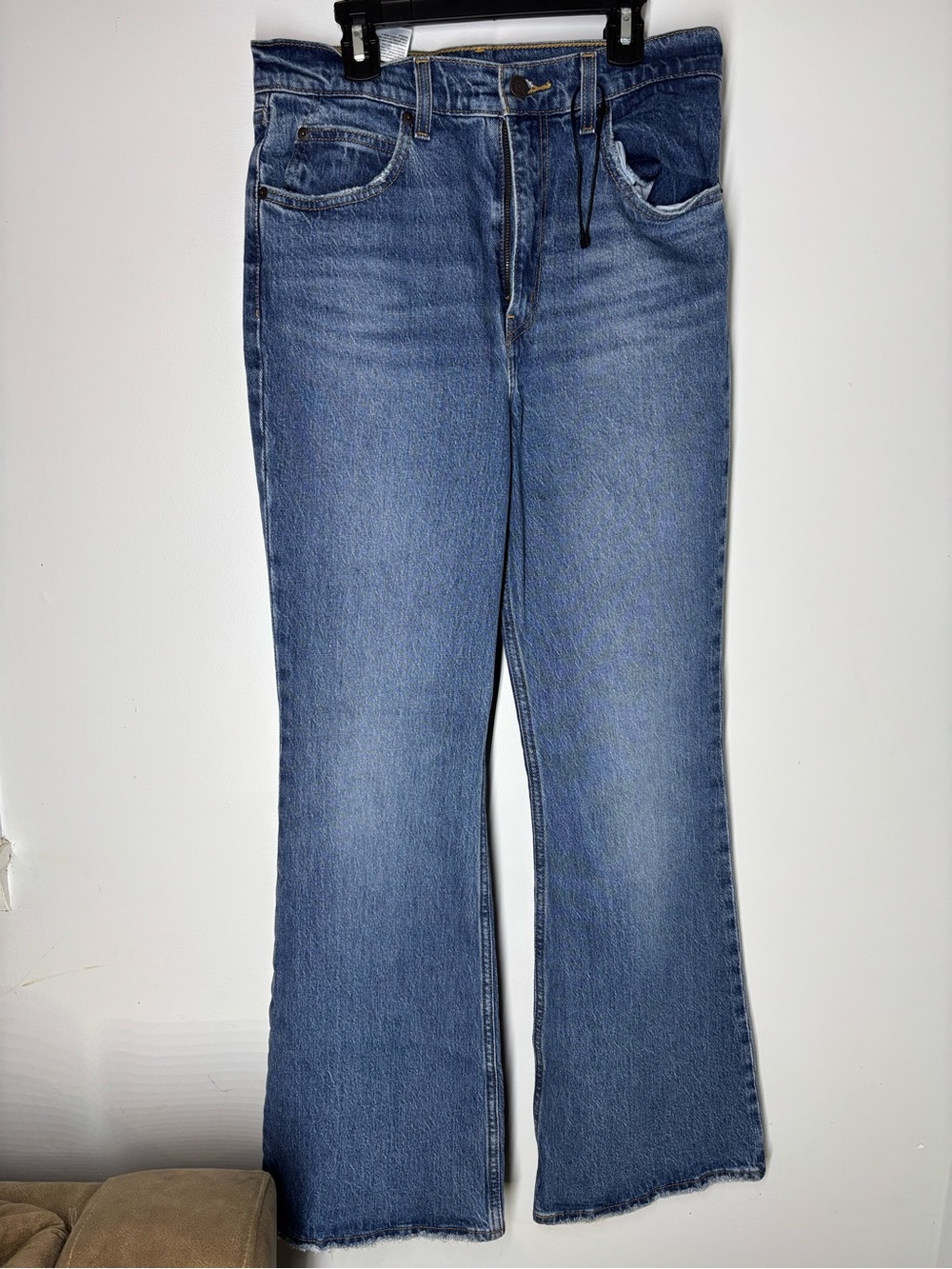 Levi’s 70s High Flare Jeans Size 28 Medium Wash Distressed Frayed Hem